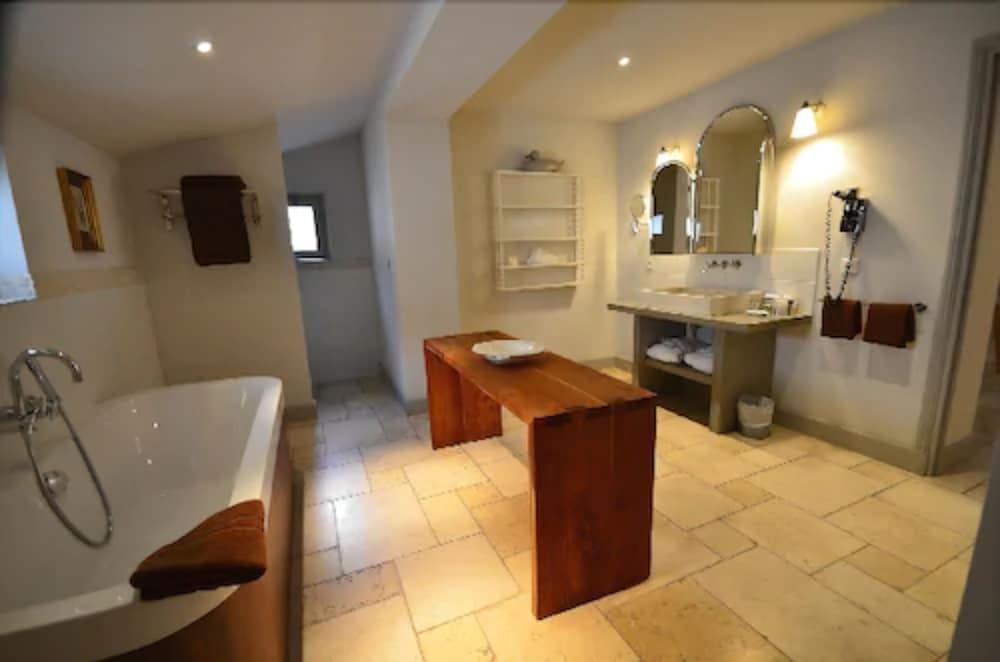 Hotel Baumaniere Les Baux De Provence Экстерьер фото